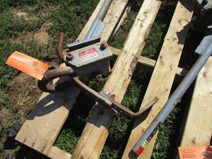 18233 • Agri Speed Quick Hitch Lot 18233, Tractor, Skid Steer, John