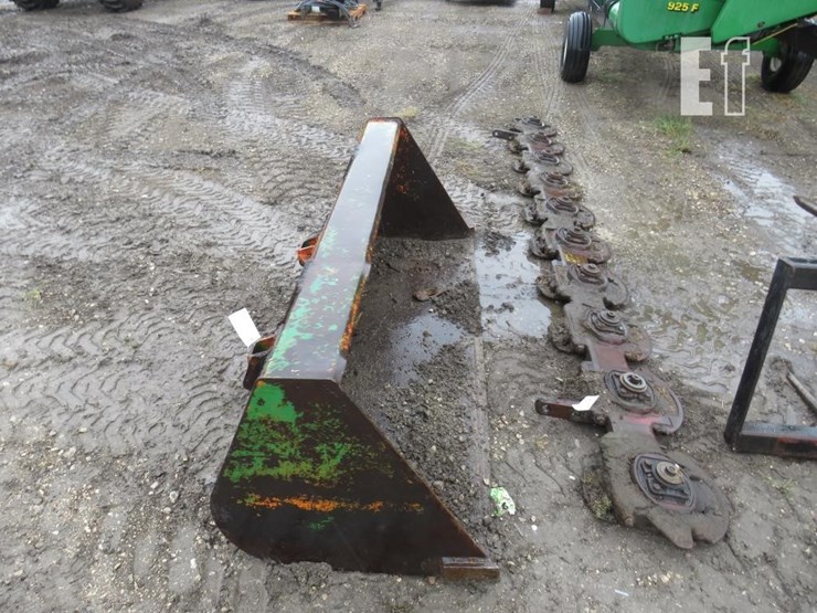 72" LOADER BUCKET BUCKET Lot 12, Pocahontas Machinery Auction Ring 1, 9/14/2022, Sale Barn