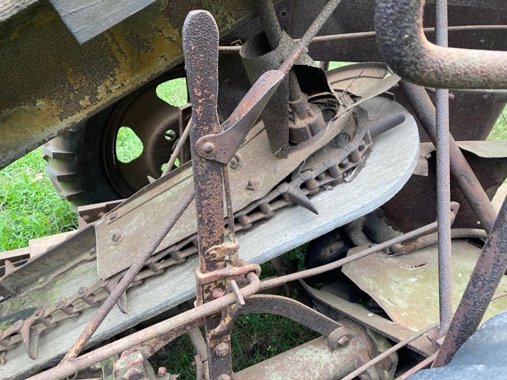 Antique Corn Binder Lot HE7093, Sep 07, 2022 Equipment Auction, 9