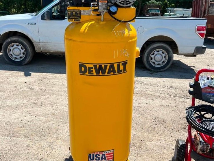 DEWALT DXCM601 AIR COMPRESSOR Lot 585, WNA 337 Annual Late Summer