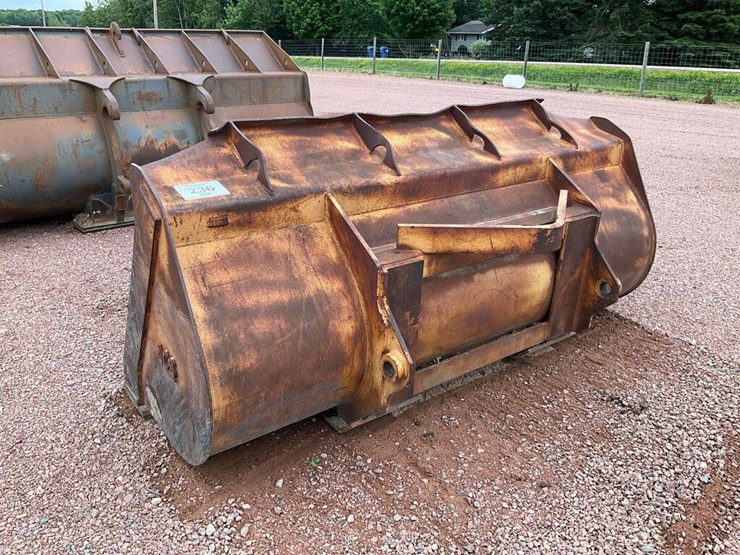 ACS 97" QC wheel loader bucket w/ BOCE, SN 19389. Lot 236, 2022