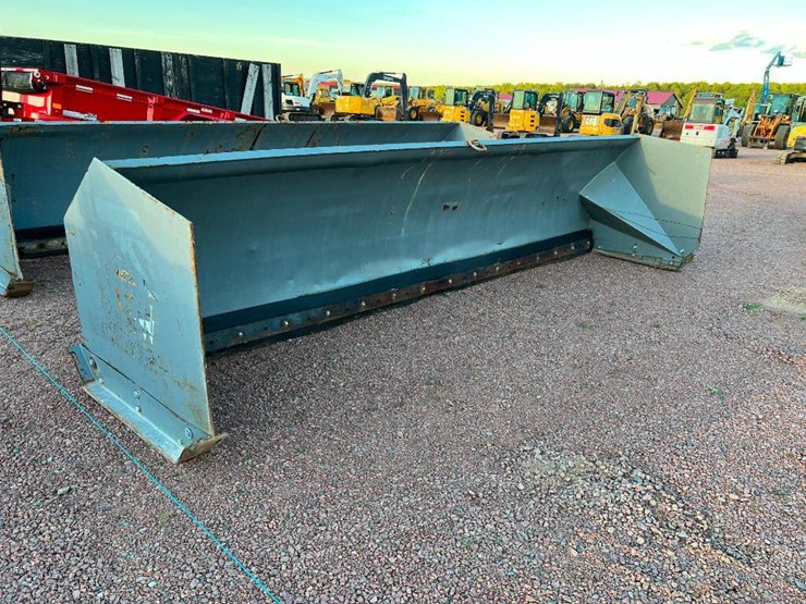 Pro Tech 16' bucket mount wheel loader snow pusher w/ rubber cutting