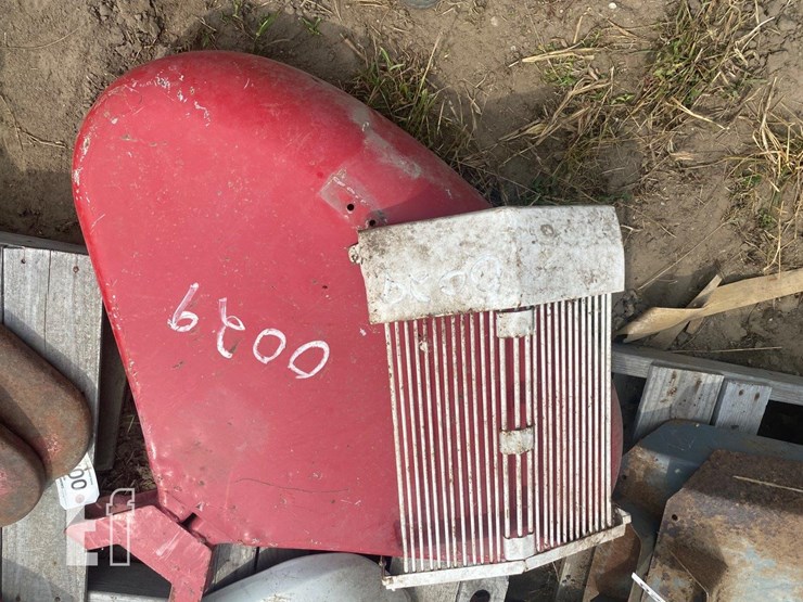 INTERNATIONAL FENDER AND GRILLE Lot 29, First Fall Consignment Auction, 9/22/2022, Gross