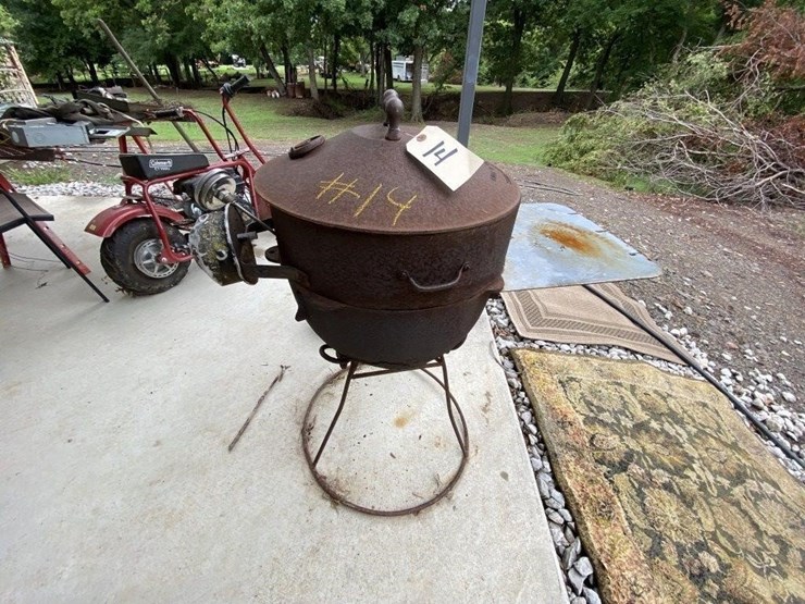 Cook'N' Kettle w/Stand Made in Tulsa, OK Lot 14, Retirement Auction
