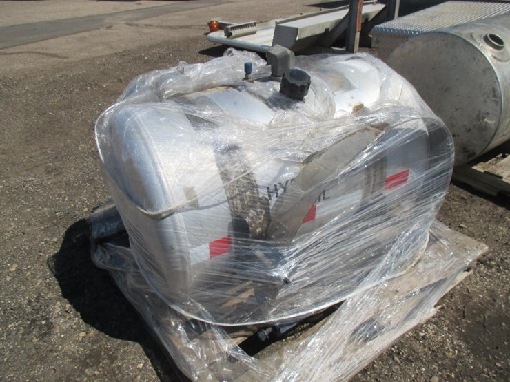 2095 • 50 Gallon Peterbilt Hydraulic Tank Lot 2095, Integrity Truck