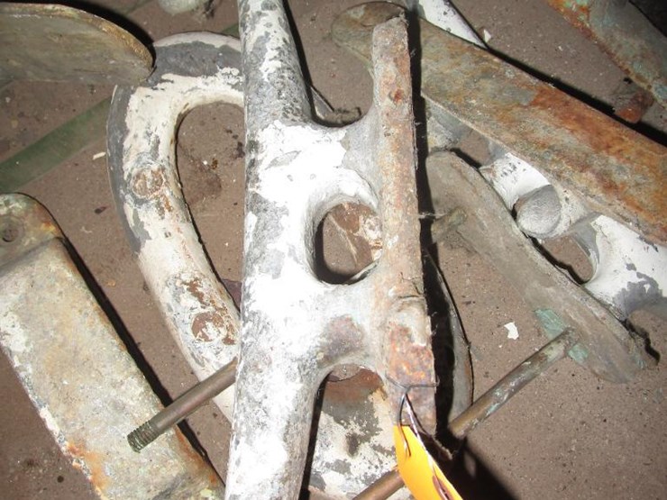 5286 • Vintage Ship Cleats and Other Fastening Brackets Lot 5286