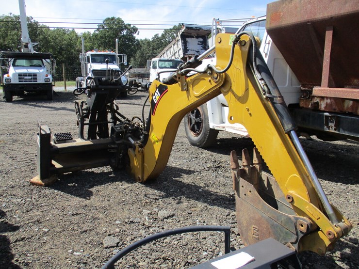 CAT BH150 Skid Steel Backhoe Attachment Lot 913, Traditions Auction