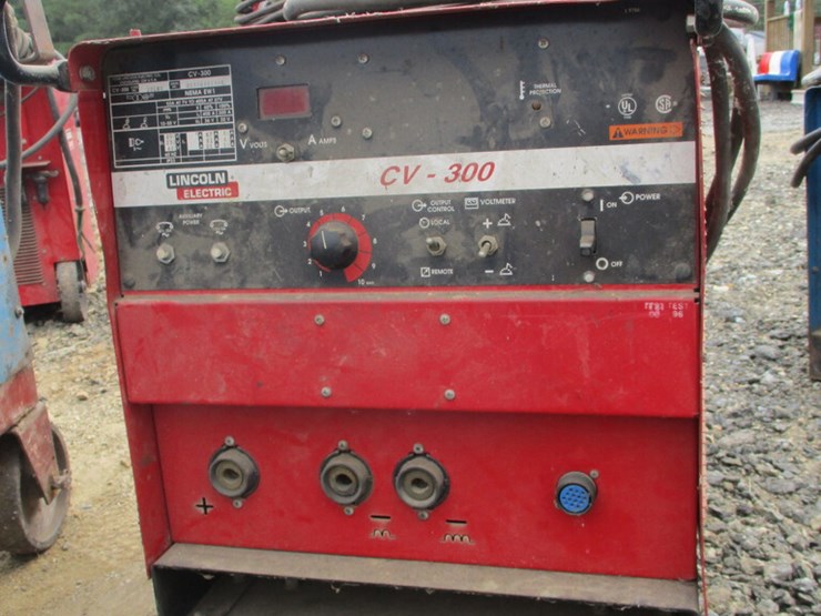 Lincoln Electric CV300 Welder Lot 636, Traditions Auction Co LLC