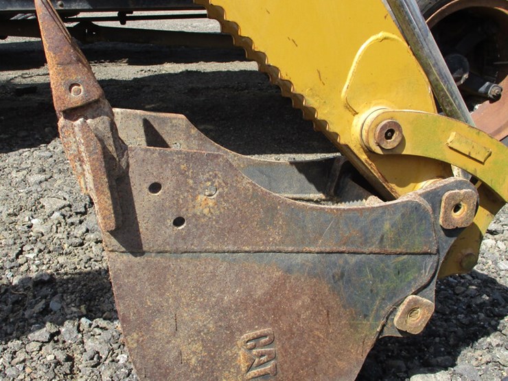 CAT BH150 Skid Steel Backhoe Attachment Lot 913, Traditions Auction
