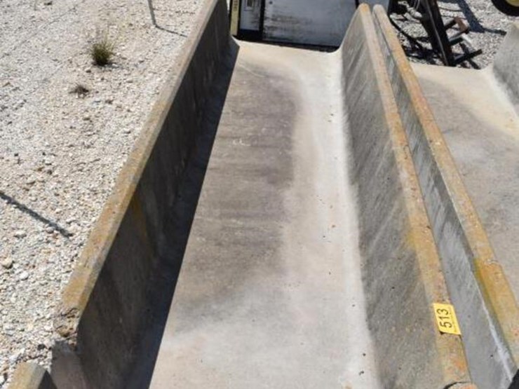 CONCRETE WATER TROUGH Lot 513, AREA FARMER LIQUIDATION SEPTEMBER 17