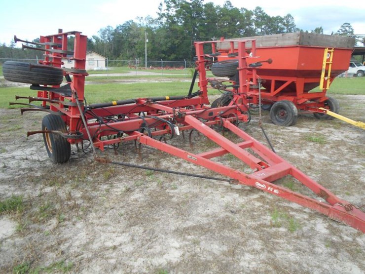 (11576) Vicon FC2000 Field Cultivator Lot 465, Farm and Equipment Auction, 9/17/2022, Olde