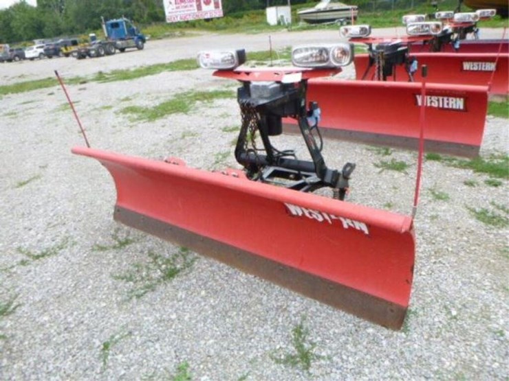 Western Ultra Finish 8 Ft Snow Plow Lot 1149, DAY 1 SEP 20, 2022