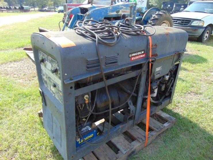 LINCOLN CLASSIC II WELDER Lot 230, FARM & CONSTRUCTION EQUIPMENT