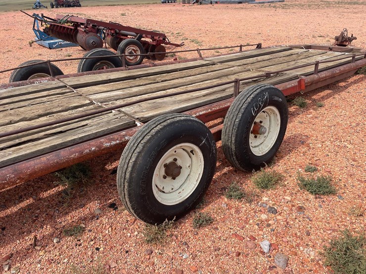 Donahue Trailer Lot 127, Pifer's Western Dakota Equipment Auction, 9