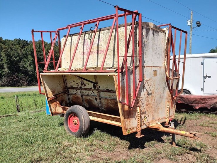 3 TON APACHE CREEP FEEDER Lot 330, FALL CONSIGNMENT EQUIPMENT AUCTION, 9/24/2022, Mt. Airy