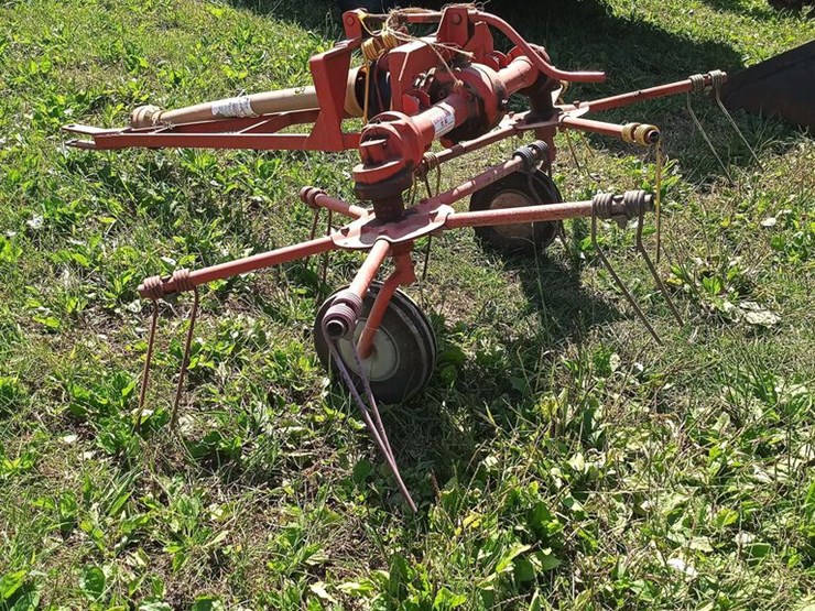 2 BASKET WALTON HAY TEDDER Lot 996, FALL CONSIGNMENT EQUIPMENT