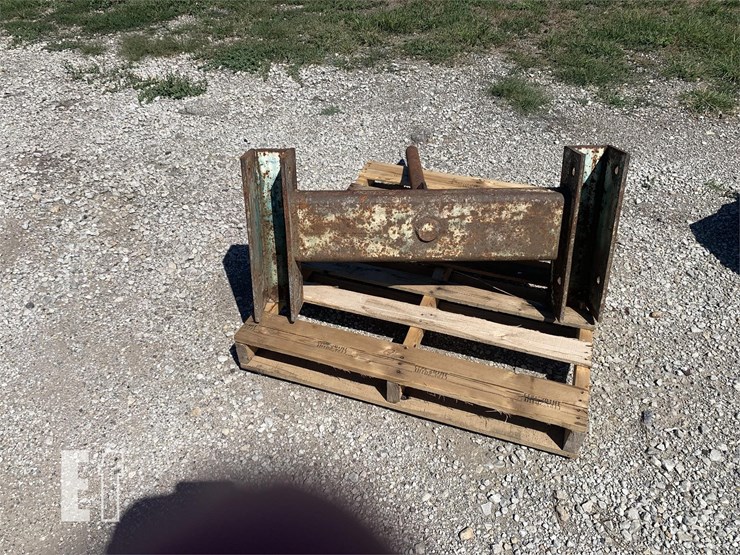 JD LOADER BALE SPIKE FITS 148 LOADER Lot , Hoffman's Consignment