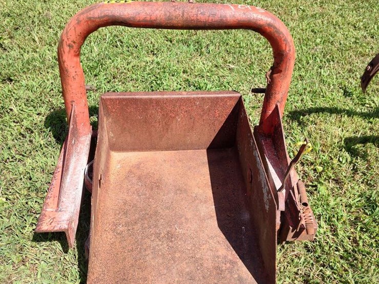 DIRT SCOOP W/ 3 PT HITCH Lot 131, FALL CONSIGNMENT EQUIPMENT AUCTION