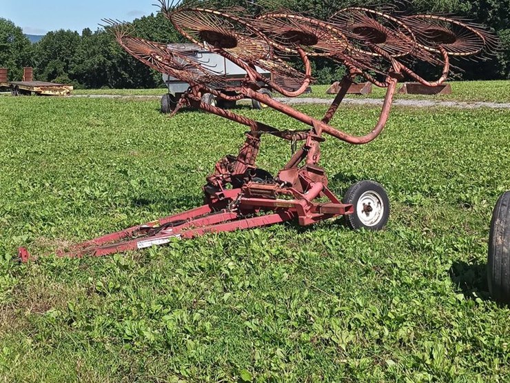 WALTON V HAY RAKE Lot 84, FALL CONSIGNMENT EQUIPMENT AUCTION, 9/24