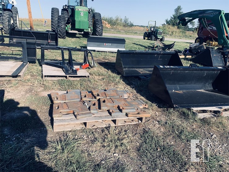 LOT NEW HOLLAND Lot , Hoffman's Consignment Auction, 9/24/2022