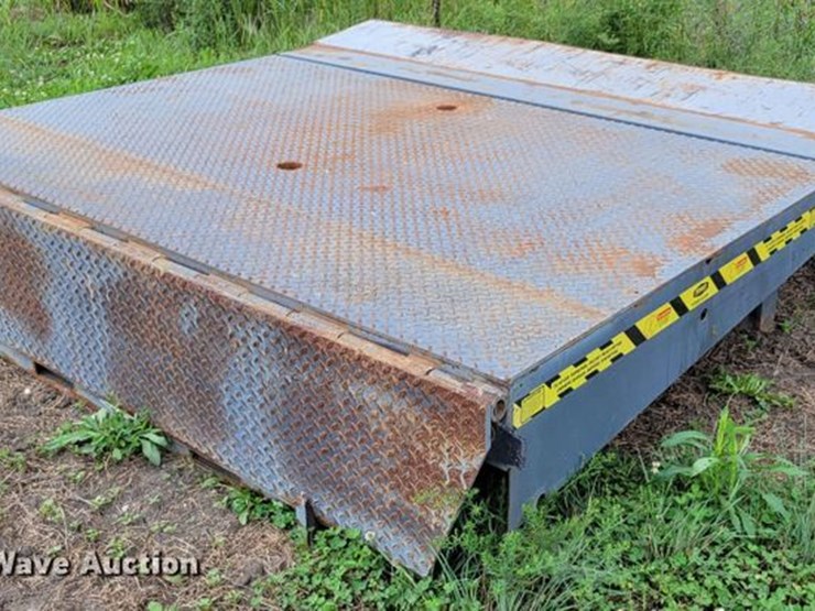 Pioneer loading dock Lot JZ9188, Wednesday October 05 Vehicles and