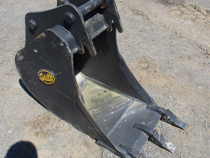 Geith 18" Bucket With Teeth Lot 212502, Public Equipment Auction