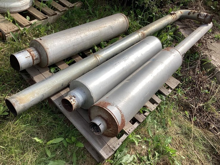 Auger Power Semi Tractor Exhaust Pipe Mufflers Lot GU3193 Sep 28 