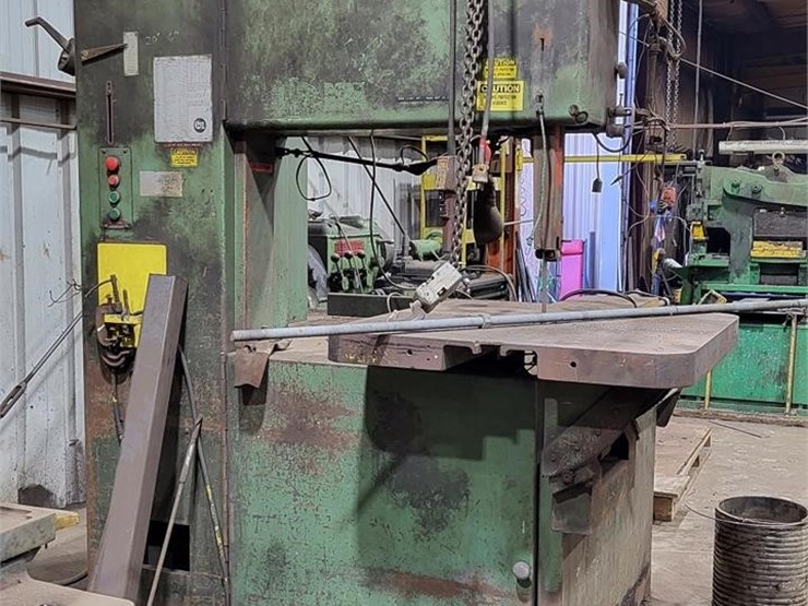 GROB 36" VERTICAL BANDSAW Lot 9, KNT FABRICATION SHOP LIQUIDATION