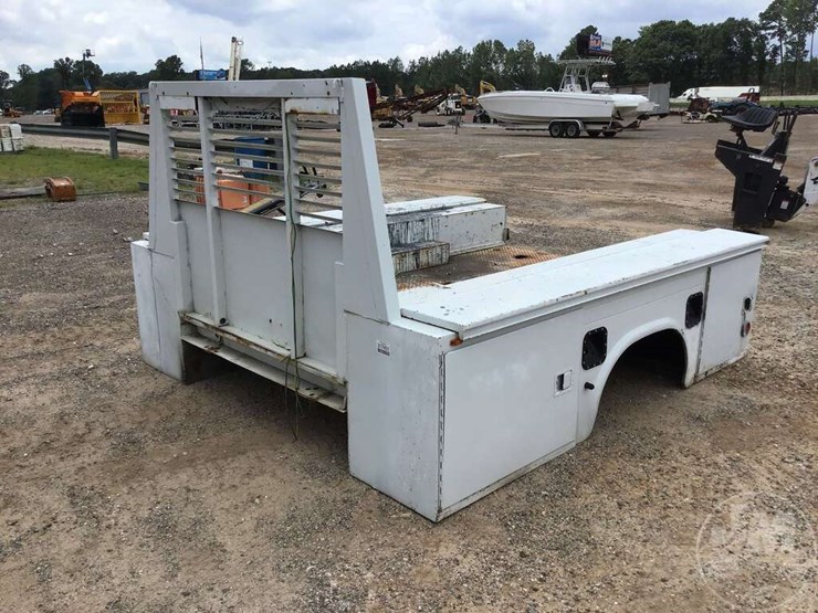 KNAPHEIDE 9' UTILITY BED W/HEADACHE RACK Lot 3714, FALL EAST COAST