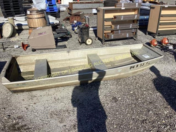 10ft aluminum flat bottom John boat Lot 3595, ONLINE CONSIGNMENT