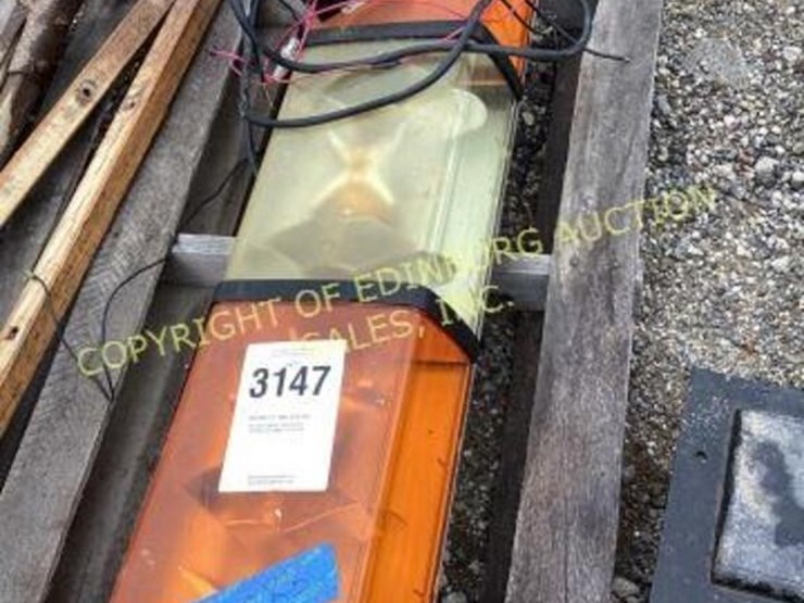 C. Amber safety light works Lot 3147, ONLINE CONSIGNMENT AUCTION, 9