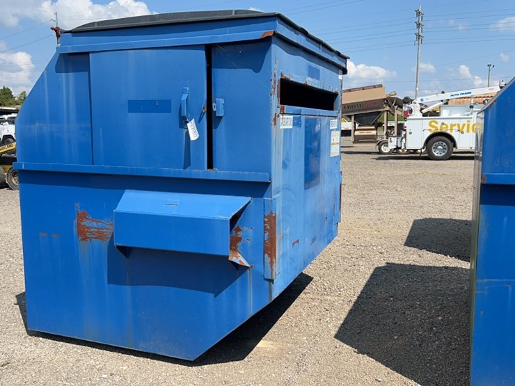 BAKERS WASTE EQUIPMENT 8 CU. YARD TRASH HOPPER Lot 2116, Fall 3 Day
