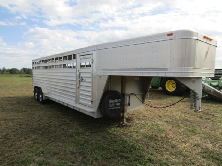 2008 FEATHERLITE 24 ft Lot 1696, Huge Verndale MN Farm Retirement