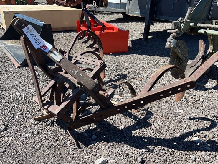 3PT HITCH 1 ROW CULTIVATOR Lot 4299, Fall 3 Day Absolute Auction