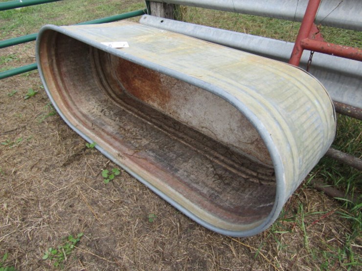 1633. Approx. 150 Gallon Stock Tank Lot 1633, Huge Verndale MN Farm