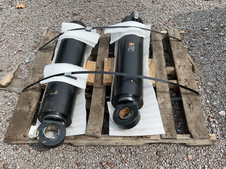 QTY 2) HYDRAULIC CYLINDERS Lot 3312, Fall 3 Day Absolute Auction