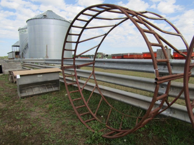 1636. Round Bale Feeder Lot 1636, Huge Verndale MN Farm Retirement