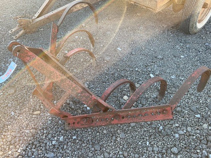 3PT HITCH 1 ROW CULTIVATOR Lot 4383, Fall 3 Day Absolute Auction