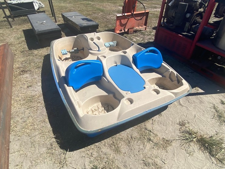 5 Person paddle Boat Lot 314, C&L FARM AND EQUIPMENT SALE, 10/8/2022