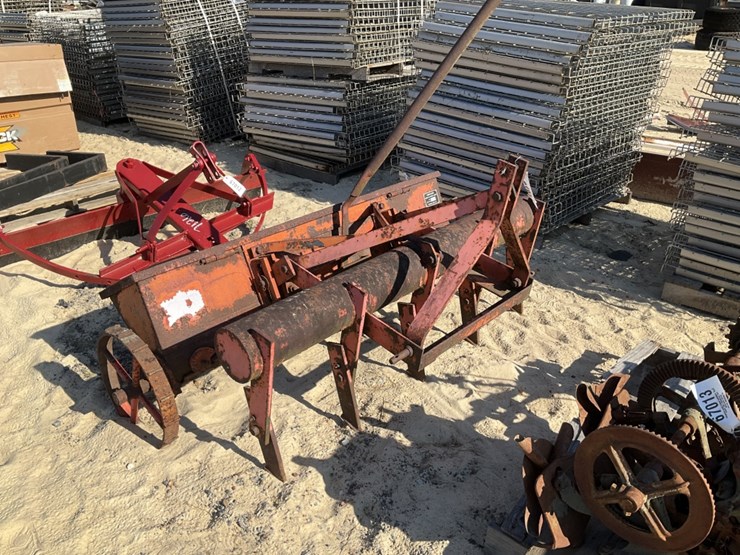 CORSICANA PASTURE PLANTER Lot 67014, Farm Equipment Auction (Ring 2