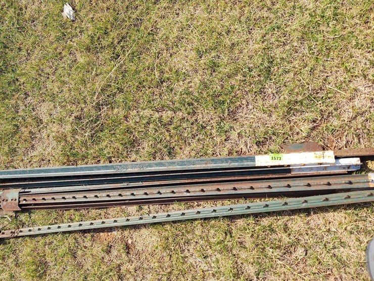 9 ct 6 ft t post used but straight Lot 1573, Alliance Electric