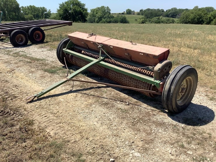 Brillion Sure Stand Seeder Lot HK7112, Oct 12, 2022 Equipment Auction, 10/12/2022, BigIron