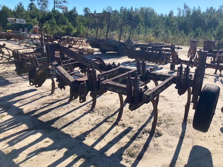 KMC 3pt. Chisel Plow Lot 9586, October Equipment Auction, 10/15/2022