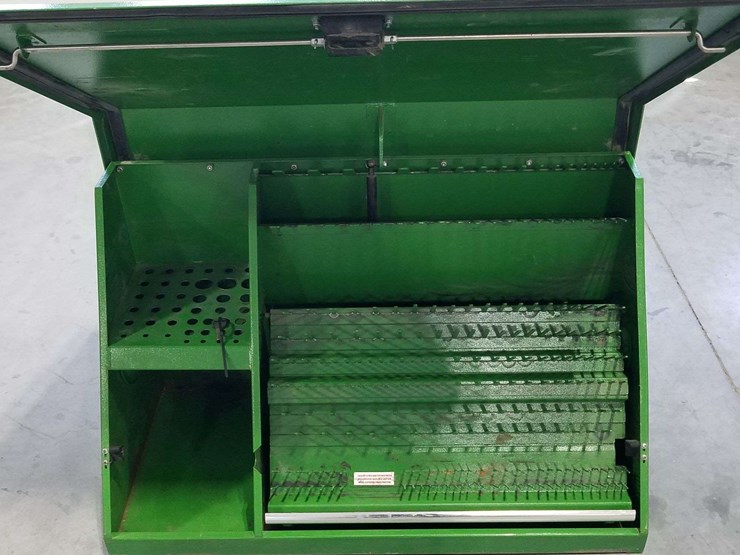 John Deere Portable Triangle Tool Box Lot 2001, No Reserve Equipment