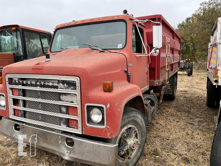 international-grain-truck-lot-chad-rumpa-estate-auction-10-29
