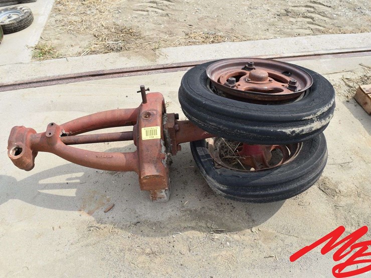 IH Steering Bolster with Dual Front End Lot 1704, Tractor Collection