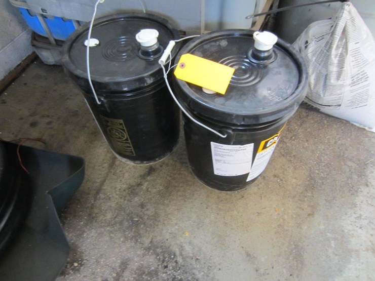 8082 • (2) 5Gal Buckets of CAT Transmission and Drive Train Oil