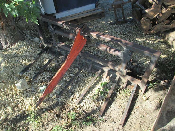 117 • Tractor Bale Spear Manure Tine Taylor, WI Lot 117, 2022