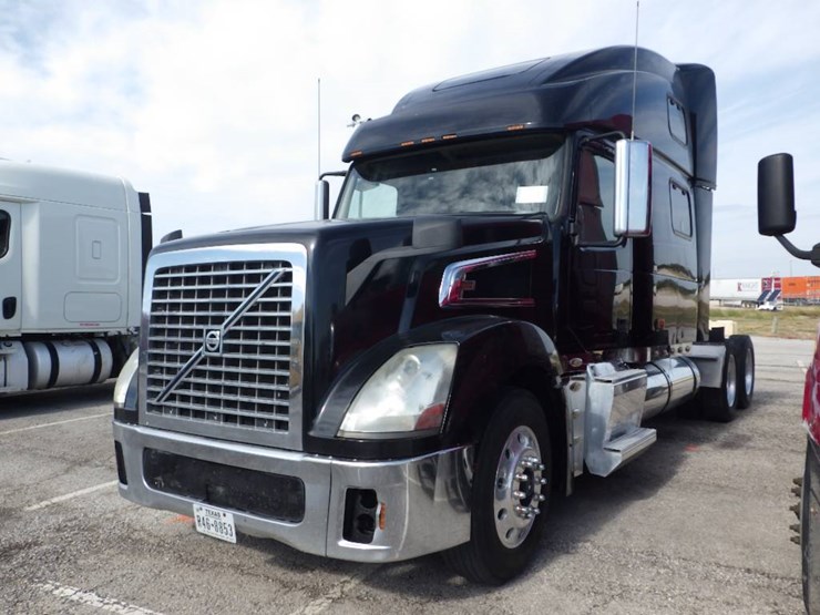 2006 VOLVO VNL 880 Lot , Truck & Trailer Auction Fort Worth, TX