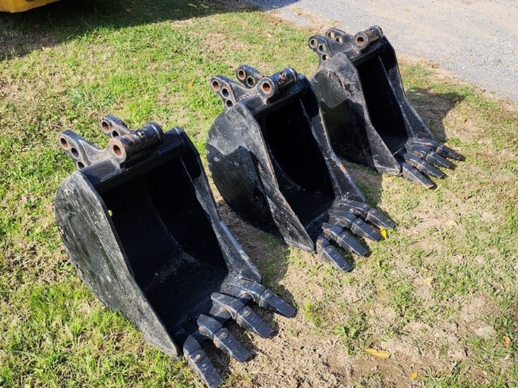 New 16" Bradco Backhoe Bucket Lot 443, Annual Fall Consignment
